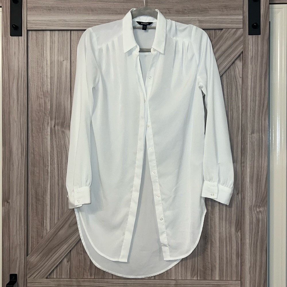 13. EXPRESS white blouse (callout pilling)